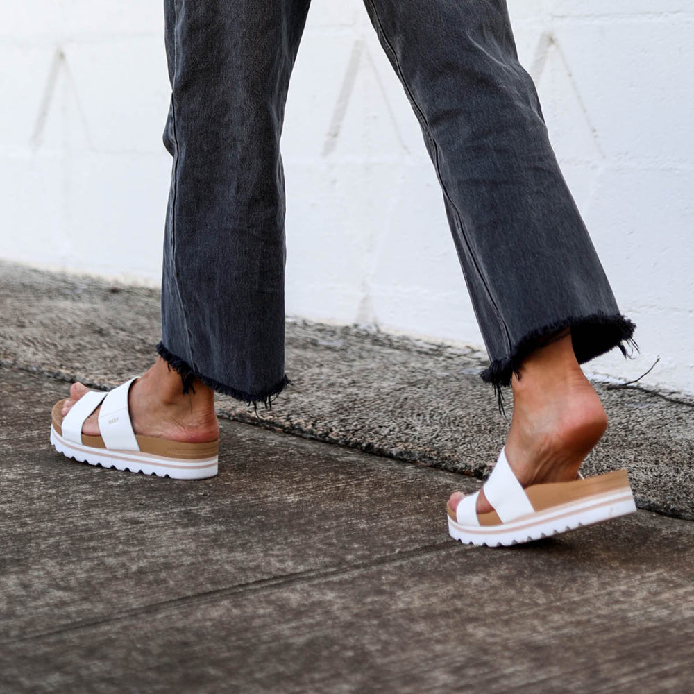 Reef Womens Cushion Vista Hi Platform Sandals in White ID 2d1urLFw