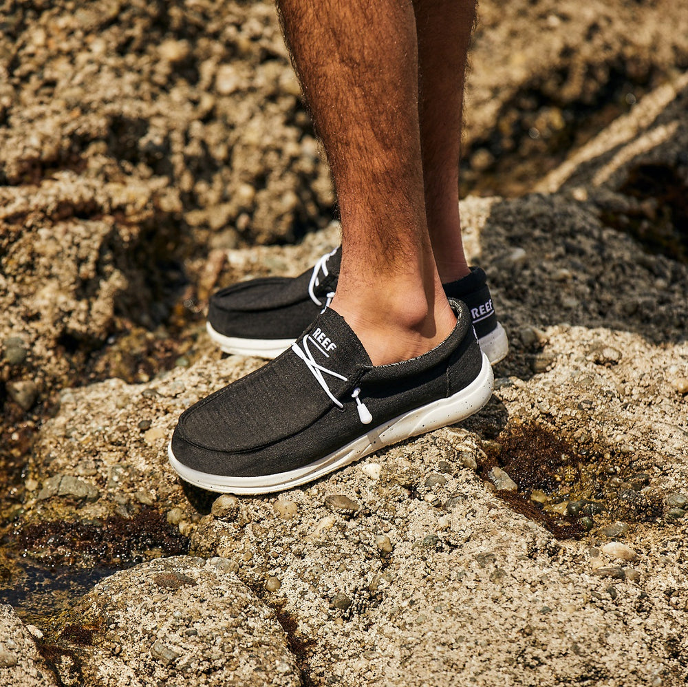 Reef Mens Cushion Coast Textile Shoes in Black/White ID 4io4WJ5d