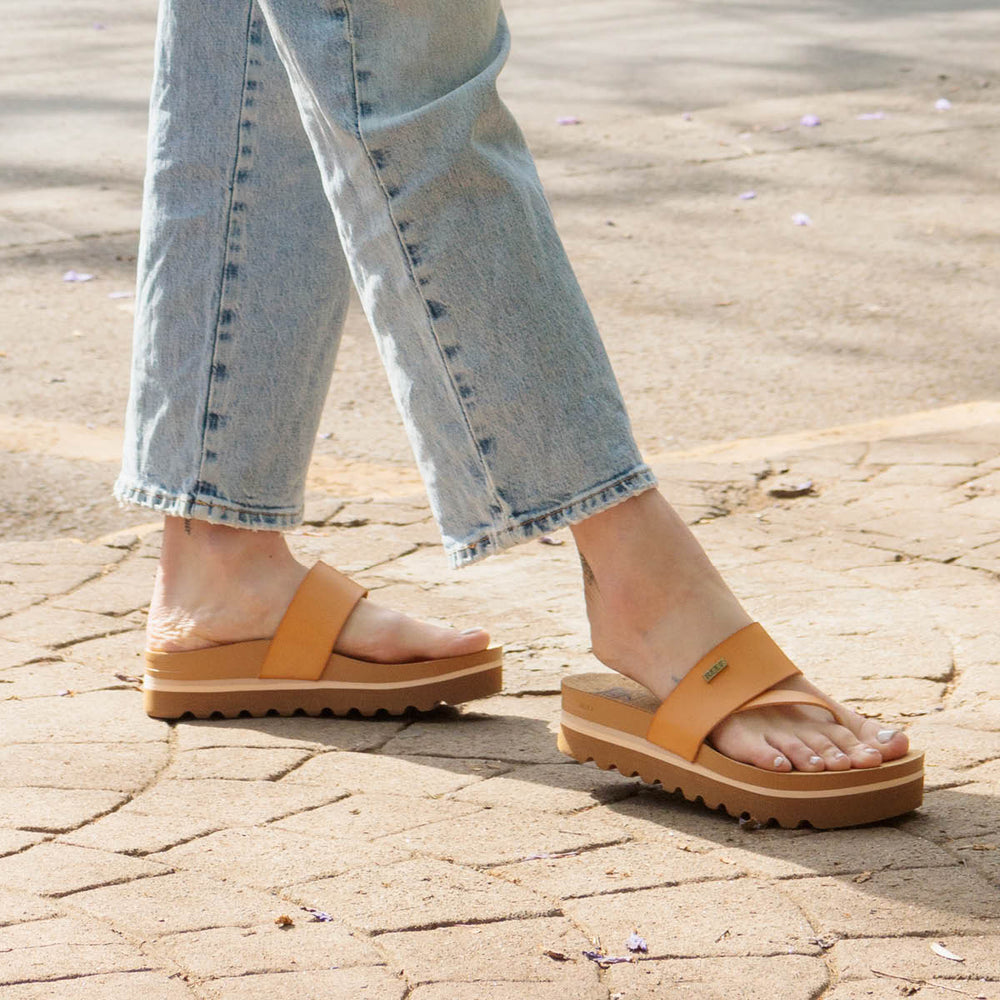 Reef Womens Cushion Sol Hi Sandals in Natural ID 91BbZkWC