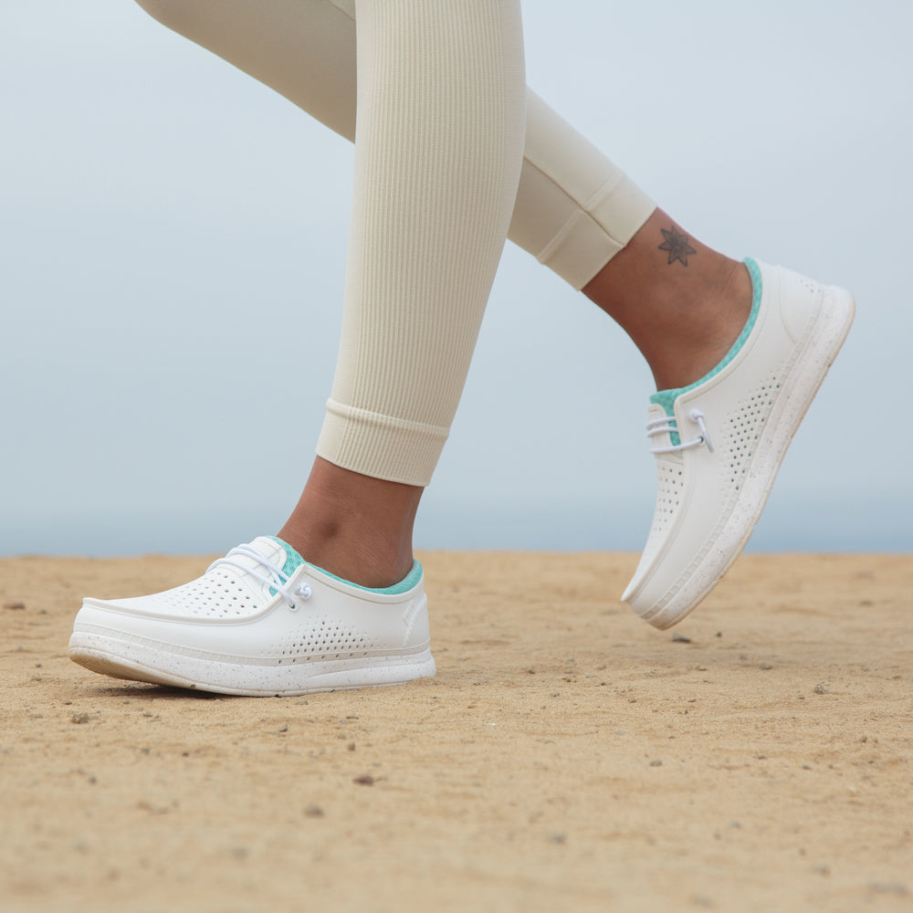 Reef Womens Water Coast Shoes in White ID cXe13x1E