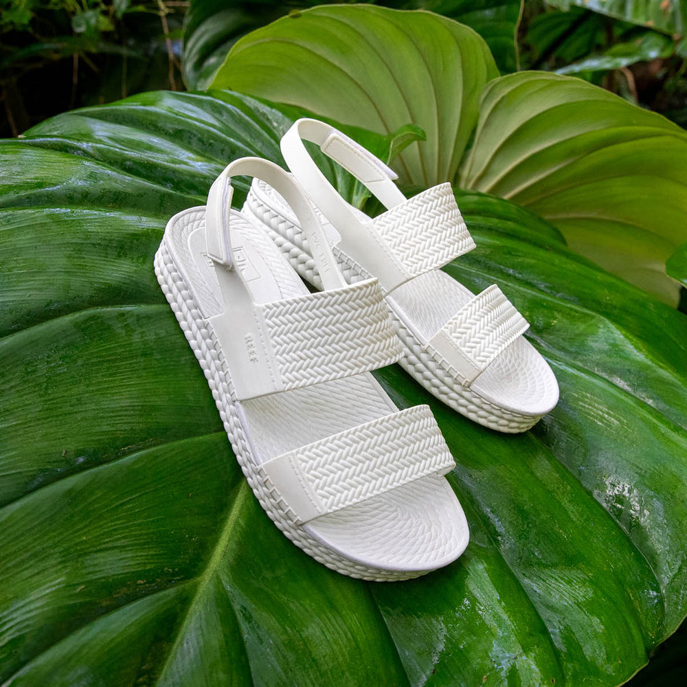 Reef Womens Reef Water Vista Sandals in White ID hy3X3Jho