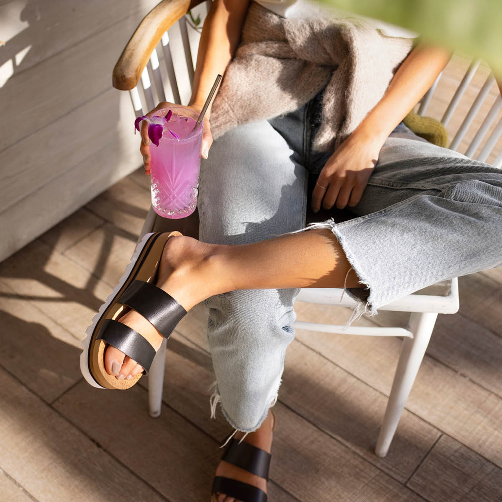 Reef Womens Cushion Vista Hi Platform Sandals in Black ID hyfwg69K