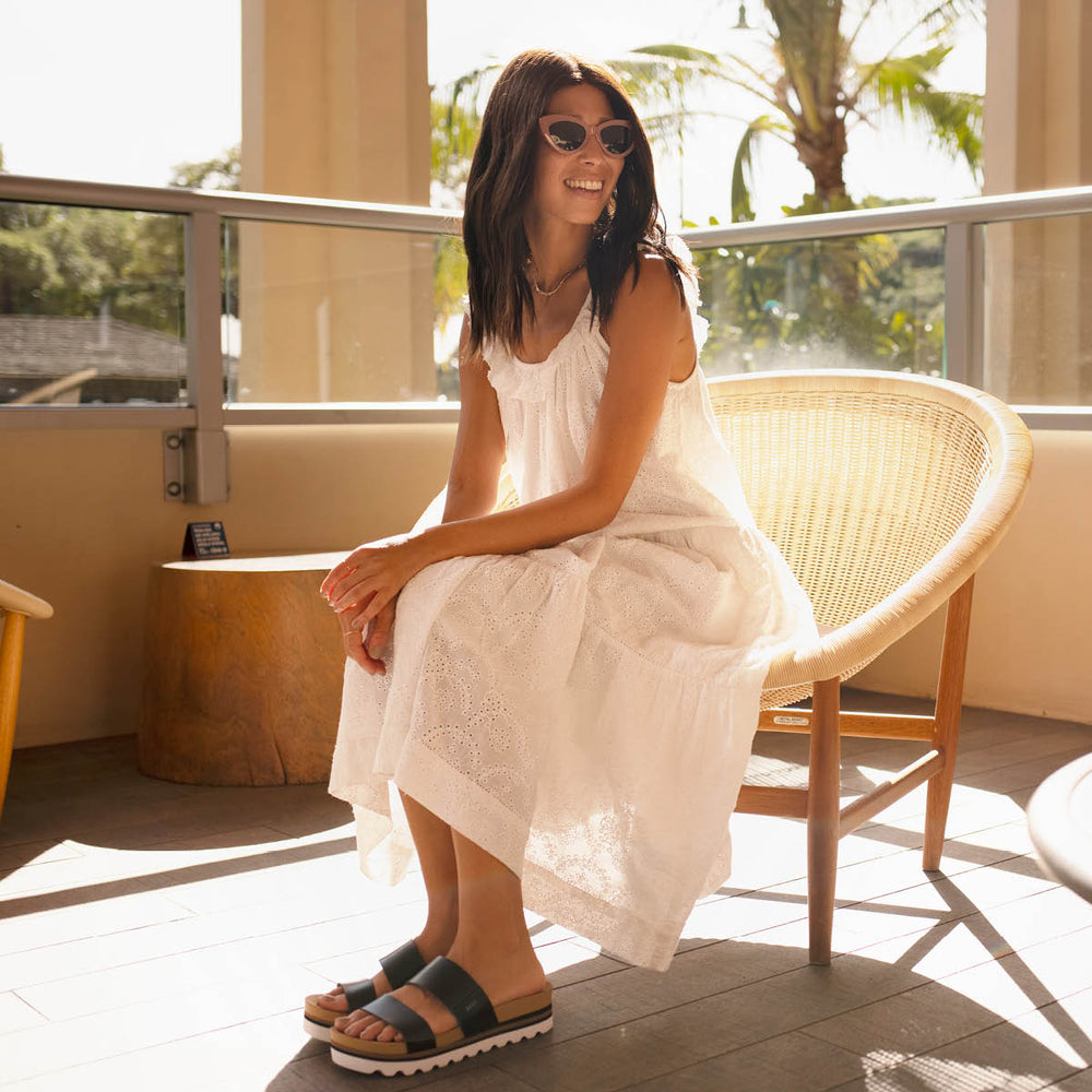 Reef Womens Cushion Vista Hi Platform Sandals in Black ID hyfwg69K